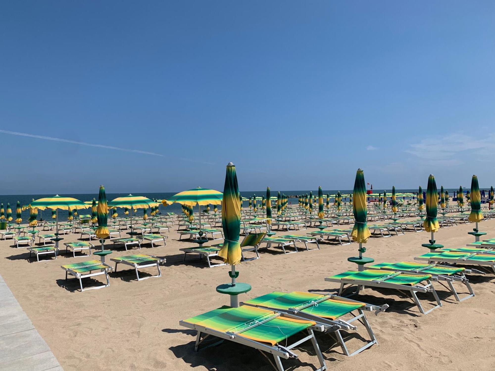 Conero-30Mt Dalla Spiaggia Di Sabbia-Bilocale E Corte-Delfino Porto Potenza Picena Exterior foto