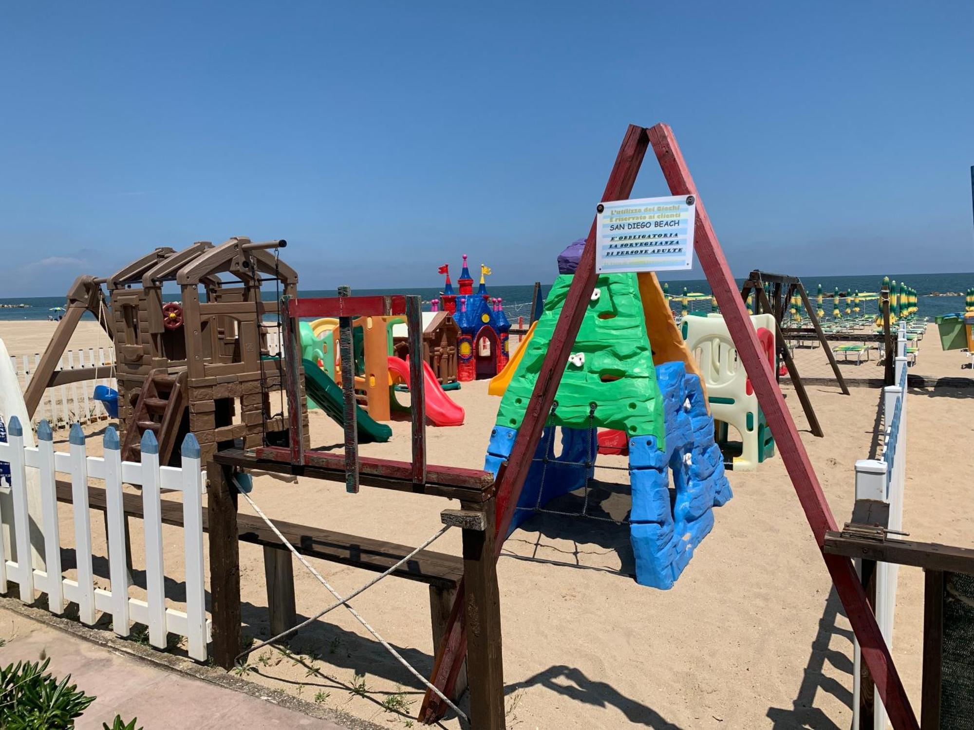 Conero-30Mt Dalla Spiaggia Di Sabbia-Bilocale E Corte-Delfino Porto Potenza Picena Exterior foto